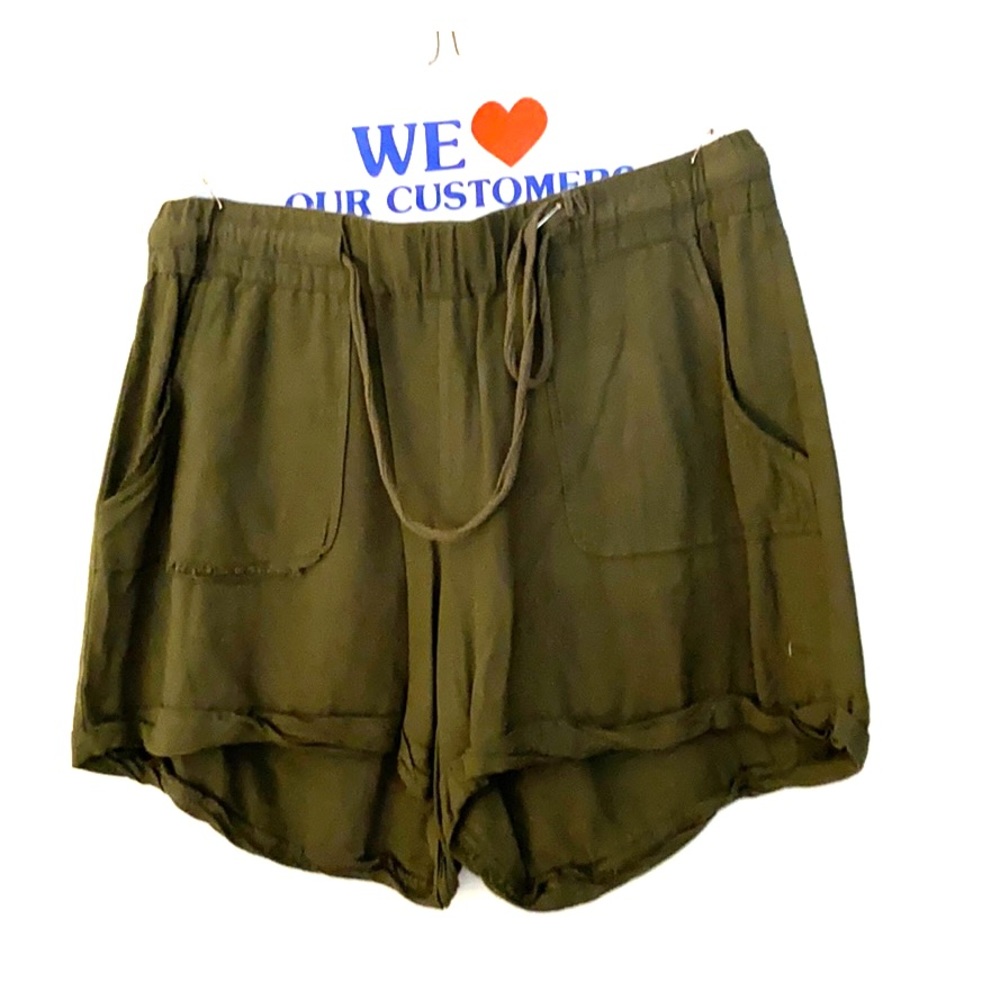 Army green drawstring shorts with pockets size M
